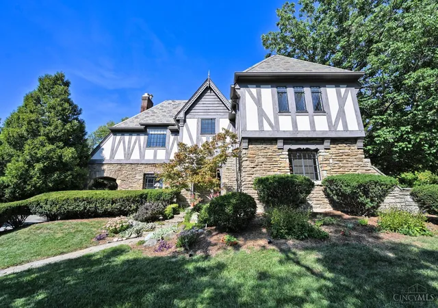 Photo 2 of Sale Pending at 524 Ludlow Ave, Cincinnati, OH 45220 | MLS# 1896260 | Listing updated on 2026-10-16