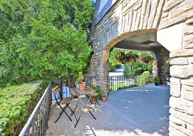 Photo 3 of Sale Pending at 524 Ludlow Ave, Cincinnati, OH 45220 | MLS# 1896260 | Listing updated on 2026-10-16