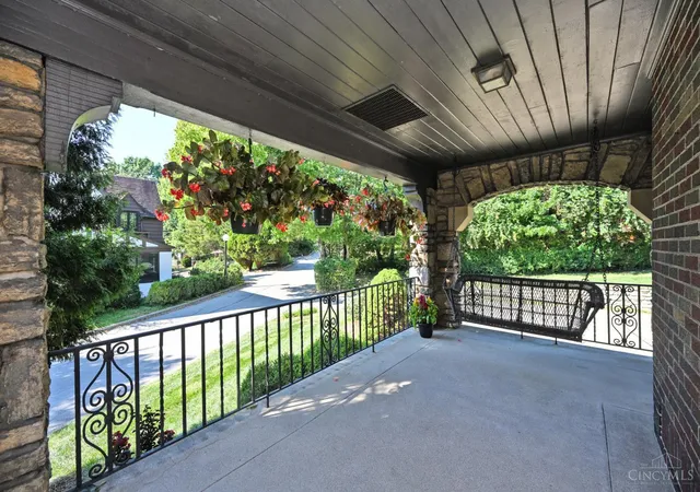 Photo 4 of Sale Pending at 524 Ludlow Ave, Cincinnati, OH 45220 | MLS# 1896260 | Listing updated on 2026-10-16