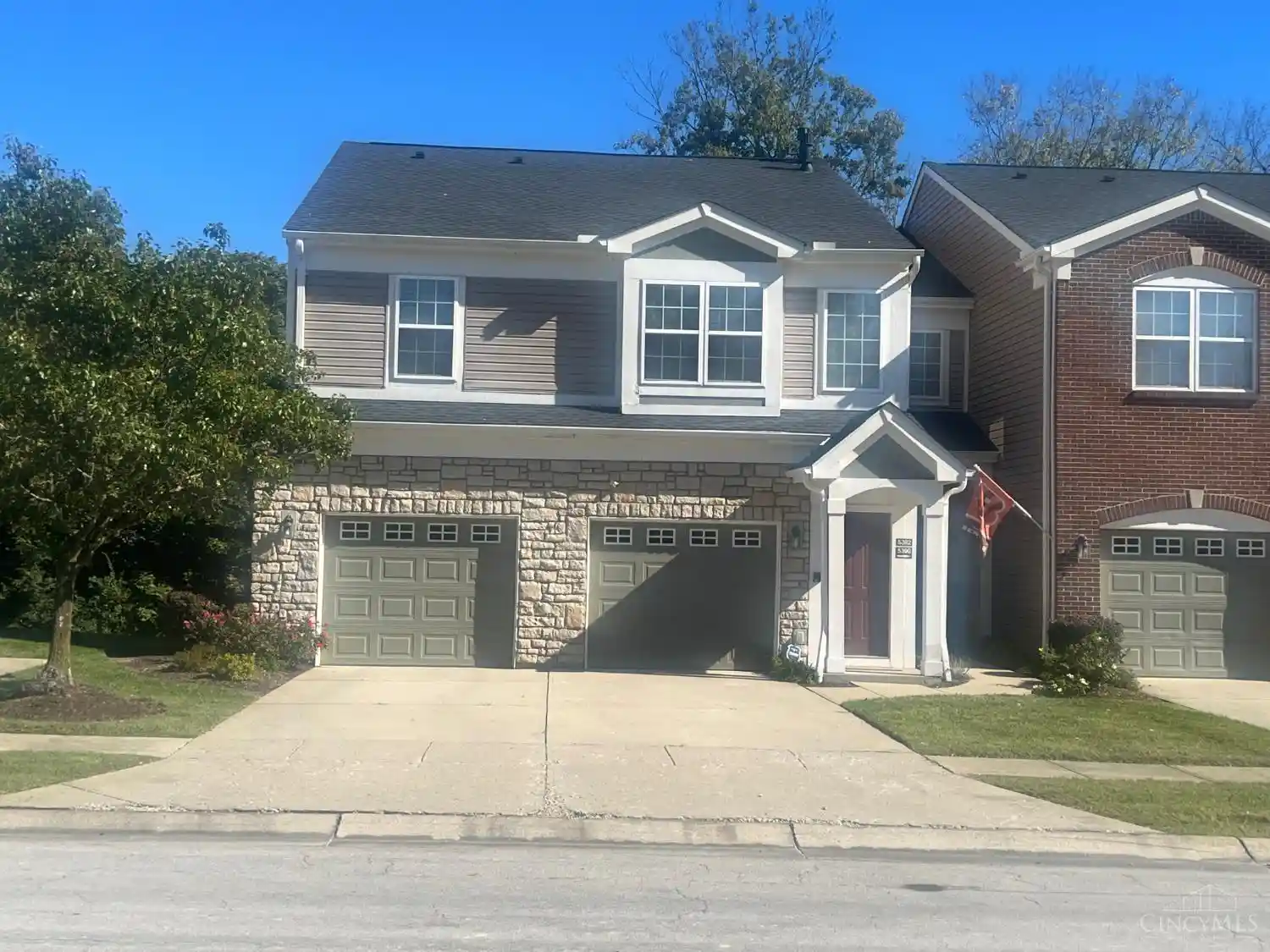 Listing Photo 1 - Condo for sale in 5392 Scarletoak located at 5392 Scarletoak, Cincinnati, OH 45239 - Unit 5392 Scarletoak Dr