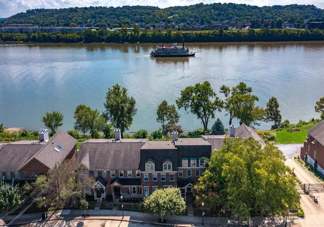 Townhouse for sale at 2207 Riverside Dr #C4, Cincinnati, OH 45202 | MLS# 1896305