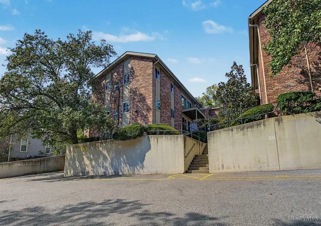 Listing Photo 1 - Condo for sale in building located at 801 Delta Ave, Cincinnati, OH 45226 - Unit #4