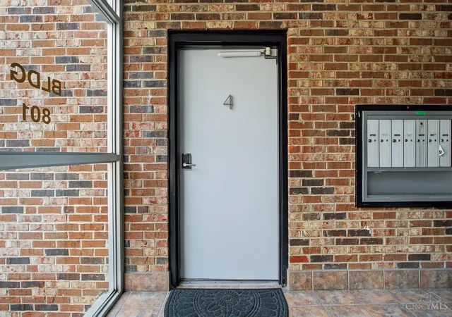 Listing Photo 5 - Condo for sale in building located at 801 Delta Ave, Cincinnati, OH 45226 - Unit #4