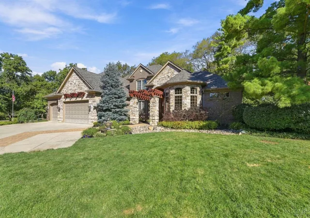 Photo 1 of Single family home for sale at 7096 Hollywood Dr, West Chester, OH 45069 | MLS# 1896404 | Listing updated on 2026-10-20