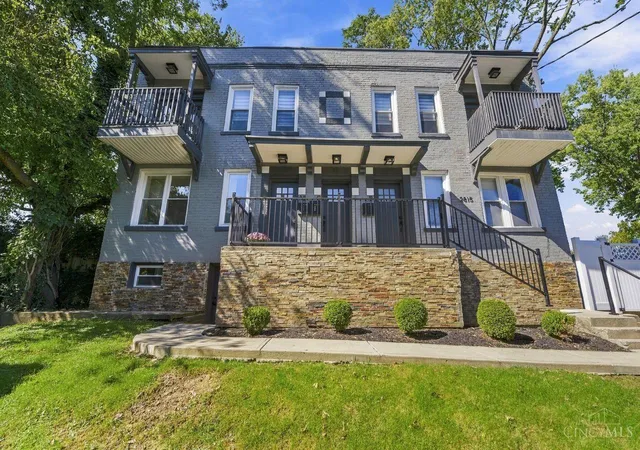 Listing Photo 2 - Condo for sale in building located at 2815 Ashland Ave, Cincinnati, OH 45206 - Unit #A