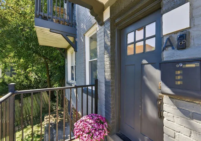 Listing Photo 3 - Condo for sale in building located at 2815 Ashland Ave, Cincinnati, OH 45206 - Unit #A