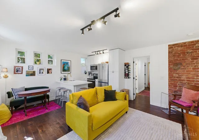 Listing Photo 4 - Condo for sale in building located at 2815 Ashland Ave, Cincinnati, OH 45206 - Unit #A