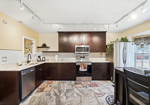 Photo 3 of Townhouse for sale at 19 Wildwood Dr, Fairfield, OH 45014 | MLS# 1895892 | Listing updated on 2026-10-09