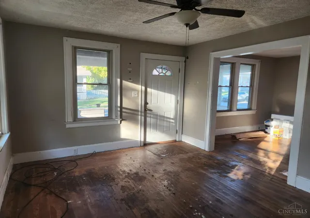 Photo 3 of Single family home for sale at 1833 Emerson Ave, Cincinnati, OH 45239 | MLS# 1896472 | Listing updated on 2026-10-07