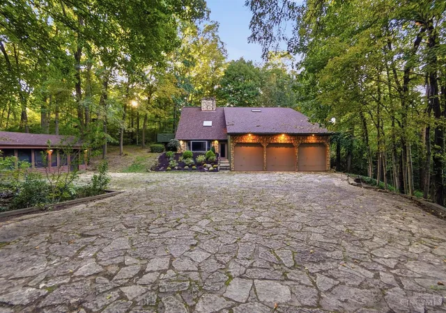 Photo 3 of Sale Pending at 1 Fairwood Ct, Fairfield, OH 45014 | MLS# 1896018 | Listing updated on 2026-10-23