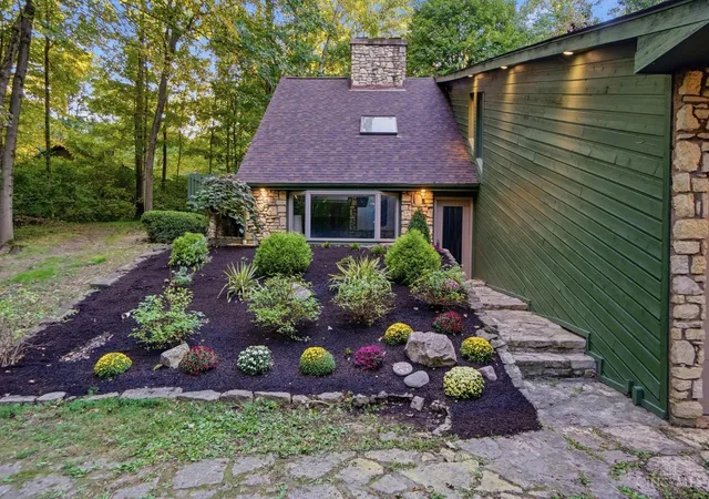 Photo 4 of Sale Pending at 1 Fairwood Ct, Fairfield, OH 45014 | MLS# 1896018 | Listing updated on 2026-10-23