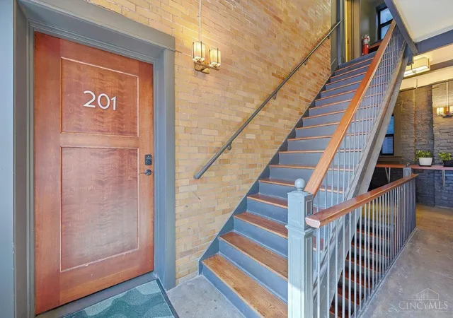 Listing Photo 4 - Condo for sale in building located at 14 W 14th St, Cincinnati, OH 45202 - Unit #201