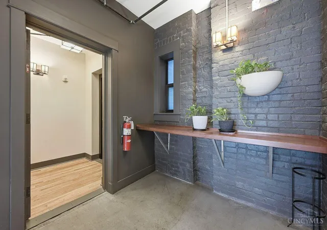 Listing Photo 5 - Condo for sale in building located at 14 W 14th St, Cincinnati, OH 45202 - Unit #201