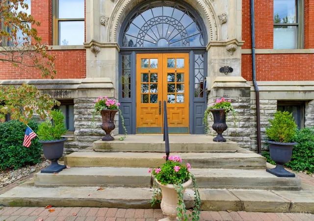 Listing Photo 3 - Condo for sale in building located at 1125 Saint Gregory St, Cincinnati, OH 45202 - Unit #103
