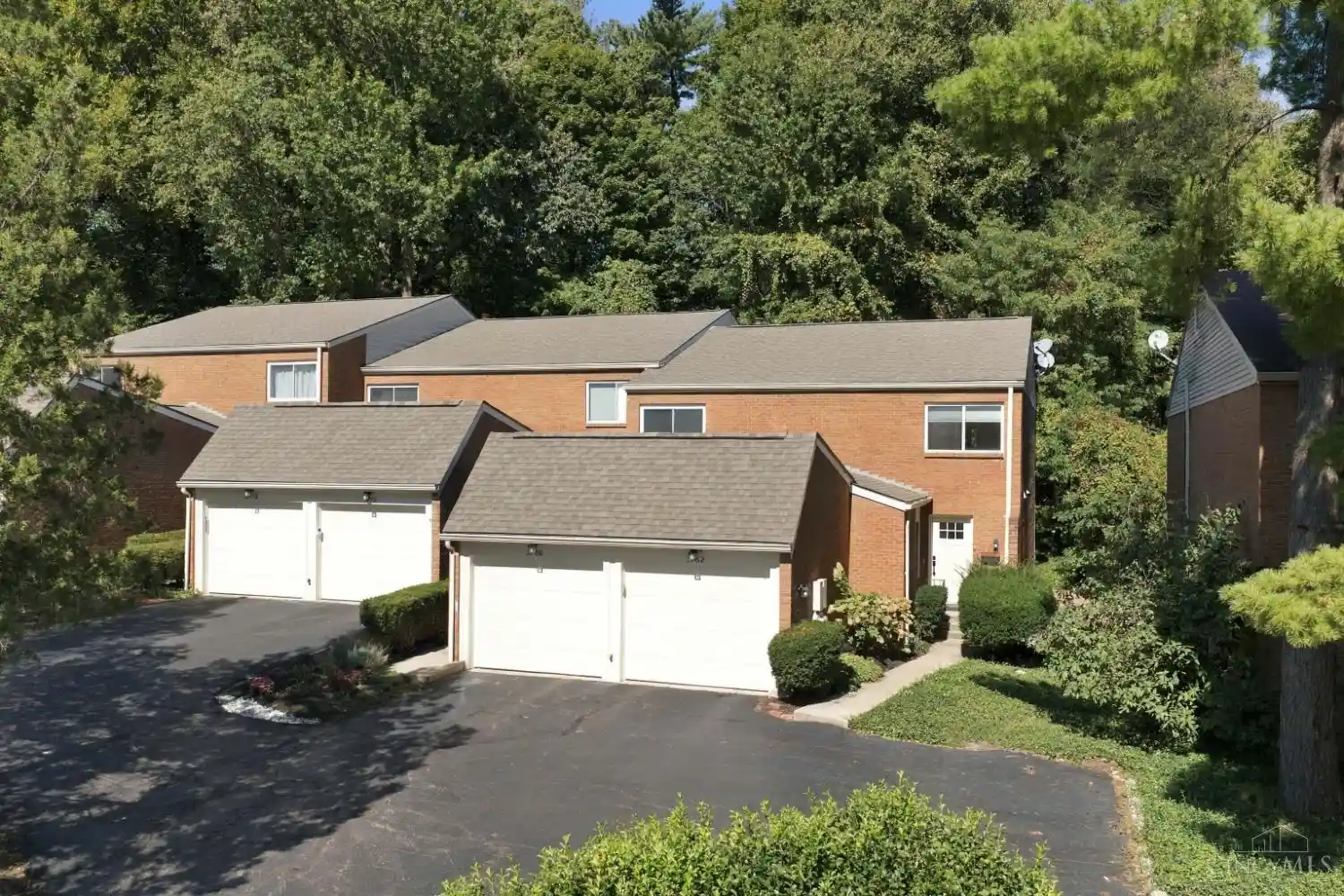 Listing Photo 1 - Condo for sale in 3760 Ashworth Dr located at 3760 Ashworth Dr, Cincinnati, OH 45208 - Unit 3760 Ashworth Dr