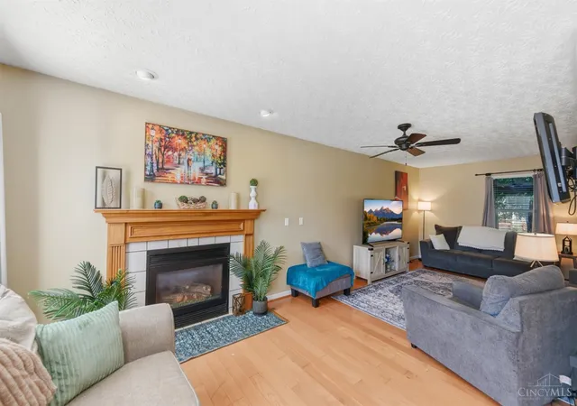 Photo 3 of Single family home for sale at 806 Hamlin Dr, Hamilton Twp, OH 45039 | MLS# 1896795 | Listing updated on 2026-10-18