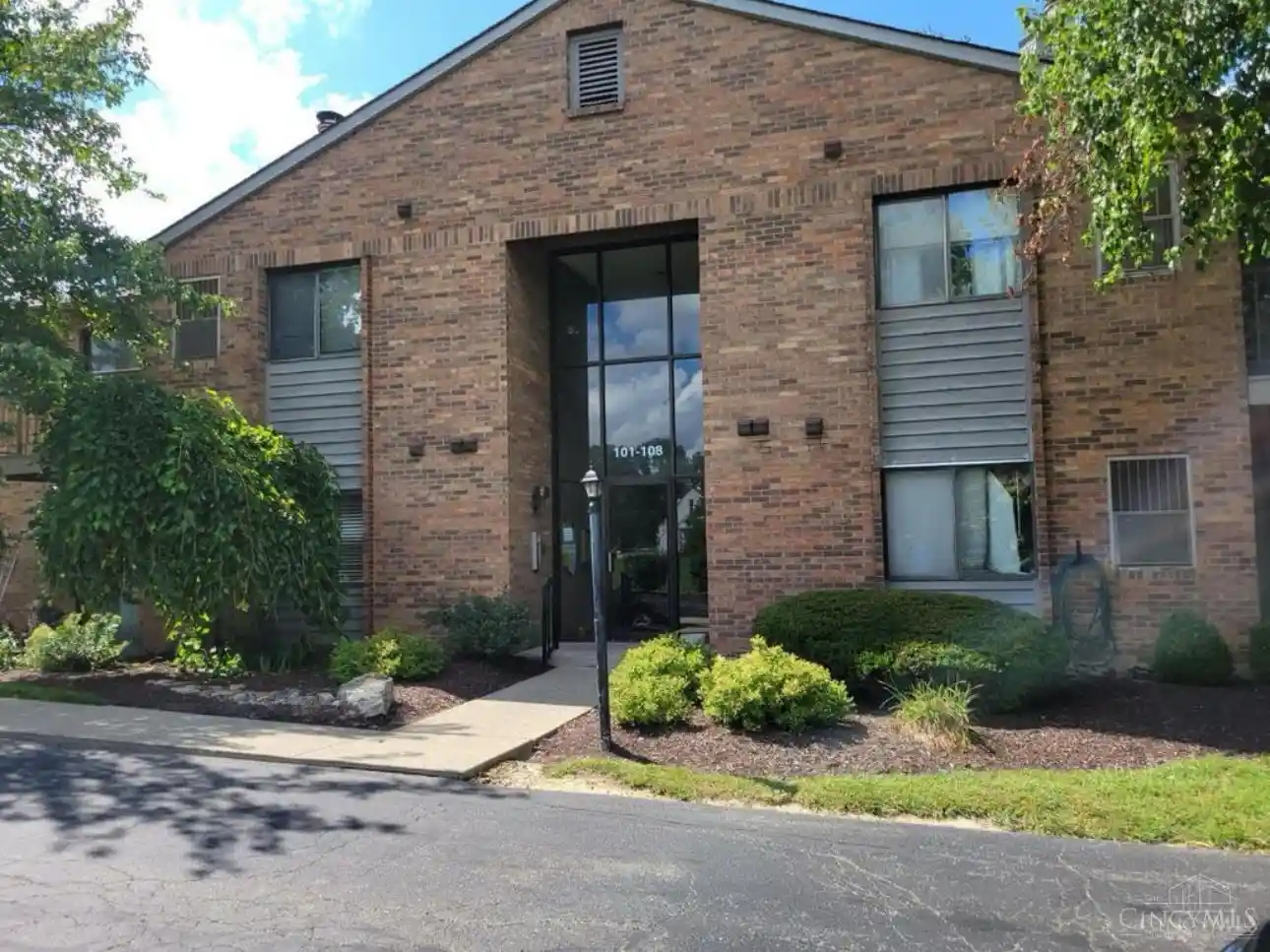 Listing Photo 1 - Condo for sale in 1544 W Galbraith Rd located at 1544 W Galbraith Rd, North College Hill, OH 45231 - Unit #105