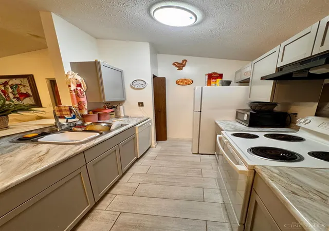 Photo 3 of Townhouse for sale at 1544 W Galbraith Rd #105, Cincinnati, OH 45231 | MLS# 1896844 | Listing updated on 2026-10-12
