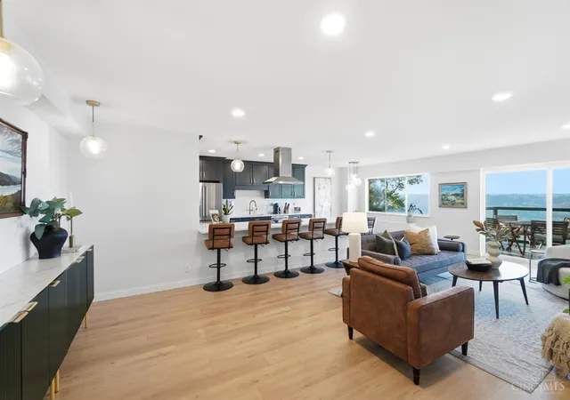 Listing Photo 5 - Condo for sale in building located at 1617 E Mcmillan St, Cincinnati, OH 45206 - Unit #402