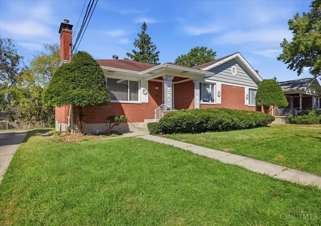 Photo 3 of Single family home for sale at 6717 Stoll Ln, Silverton, OH 45236 | MLS# 1896887 | Listing updated on 2026-10-28