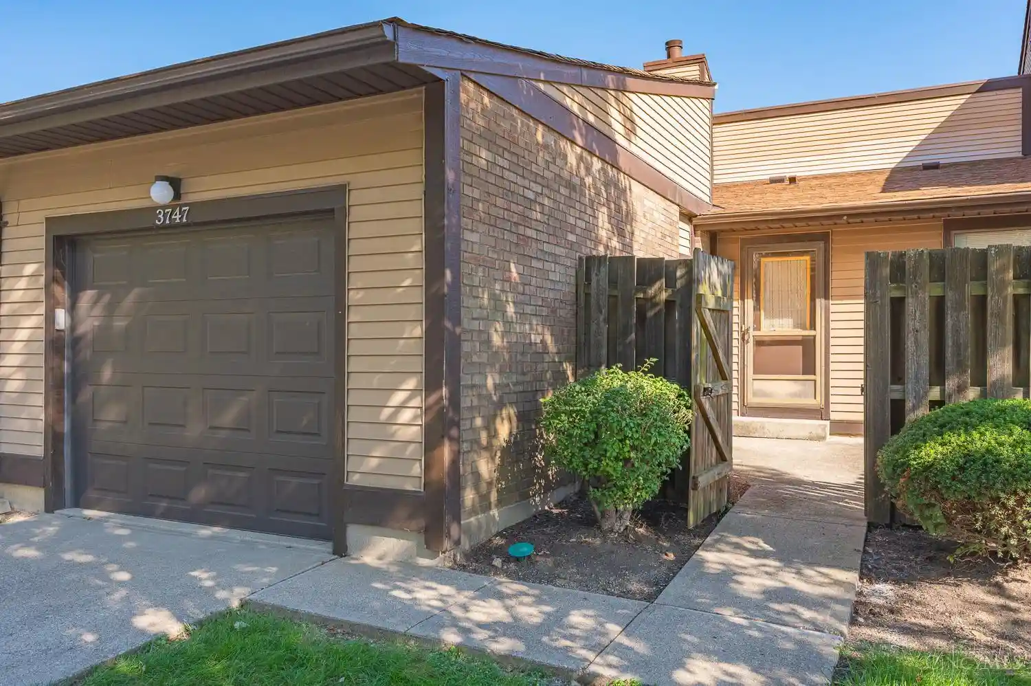 Listing Photo 2 - Condo for sale in 3747 Mack Rd located at 3747 Mack Rd, Fairfield, OH 45014 - Unit 3747 Mack Rd