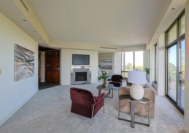 Listing Photo 4 - Condo for sale in building located at 2412 Ingleside Ave, Cincinnati, OH 45206 - Unit #6A