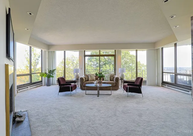 Listing Photo 5 - Condo for sale in building located at 2412 Ingleside Ave, Cincinnati, OH 45206 - Unit #6A