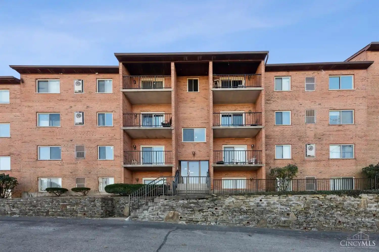 Listing Photo 1 - Condo for sale in 521 W Martin Luther King Dr located at 521 W Martin Luther King Dr, Cincinnati, OH 45220 - Unit #A8