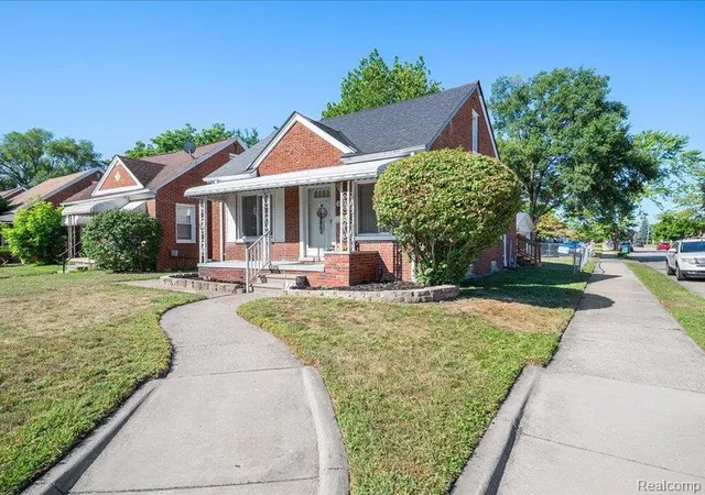 Photo 2 of Sale Pending at 21051 Universal Ave, Eastpointe, MI 48021 2931 | MLS# 61024004 | Listing updated on 2026-09-16