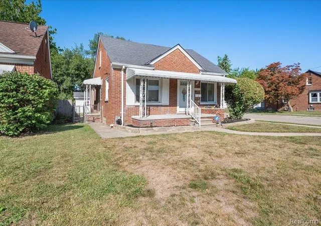 Photo 3 of Sale Pending at 21051 Universal Ave, Eastpointe, MI 48021 2931 | MLS# 61024004 | Listing updated on 2026-09-16