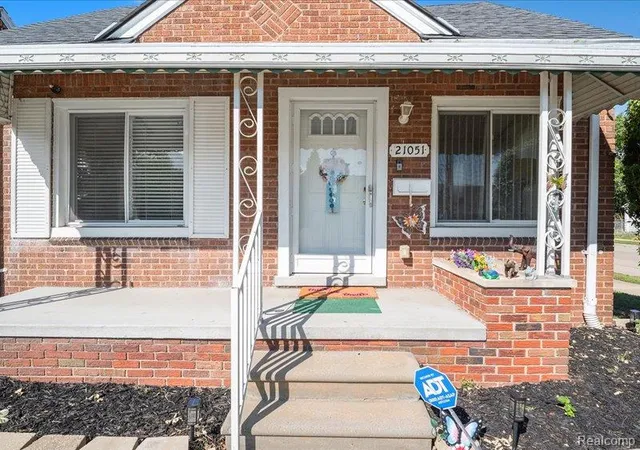 Photo 3 of Sale Pending at 21051 Universal Ave, Eastpointe, MI 48021 2931 | MLS# 61024004 | Listing updated on 2026-09-26