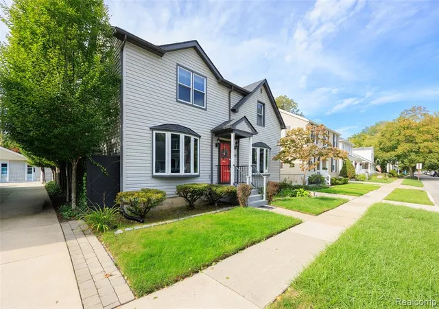 Photo 2 of Single family home for sale at 89 Muir Rd, Grosse Pointe, MI 48236 3616 | MLS# 61024194 | Listing updated on 2026-10-03