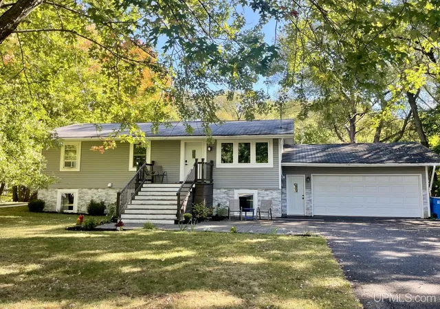 Photo 1 of Single family home for sale at 1710 Granite Ave, Marquette, MI 49855 | MLS# 50223568 | Listing updated on 2026-10-06