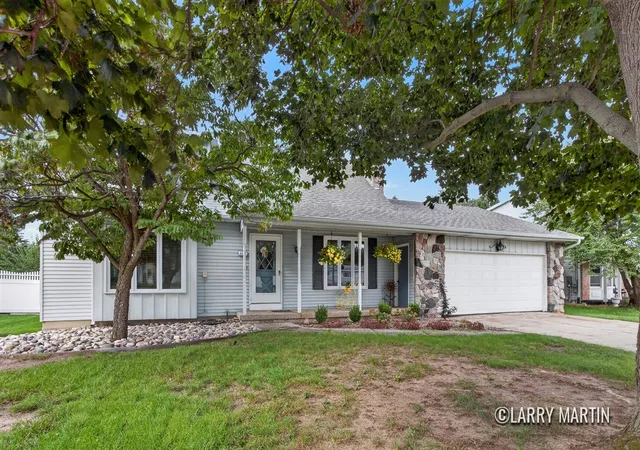 Photo 1 of Sale Pending at 3131 Willow Crk Dr, Grandville, MI 49418 | MLS# 70559959 | Listing updated on 2026-10-20