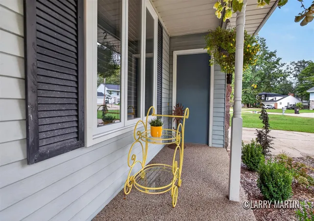 Photo 3 of Sale Pending at 3131 Willow Crk Dr, Grandville, MI 49418 | MLS# 70559959 | Listing updated on 2026-10-20
