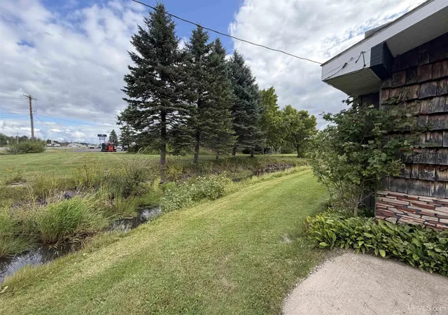 Photo 2 of Single family home for sale at 1017 Us Hwy 41, Baraga, MI 49908 | MLS# 50221648 | Listing updated on 2026-10-21