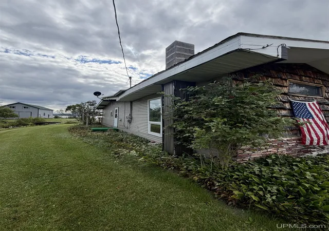 Photo 3 of Single family home for sale at 1017 Us Hwy 41, Baraga, MI 49908 | MLS# 50221648 | Listing updated on 2026-10-21