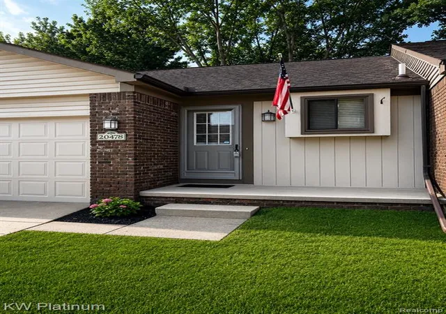 Listing Photo 1 - Condo for sale in building located at 20478 Longwood Dr, Clinton Township, MI 48038 - Unit #30