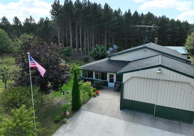 Photo 1 of Single family home for sale at 3685 Cypress Rd, Blanchard, MI 49340 | MLS# 70556205 | Listing updated on 2026-09-04