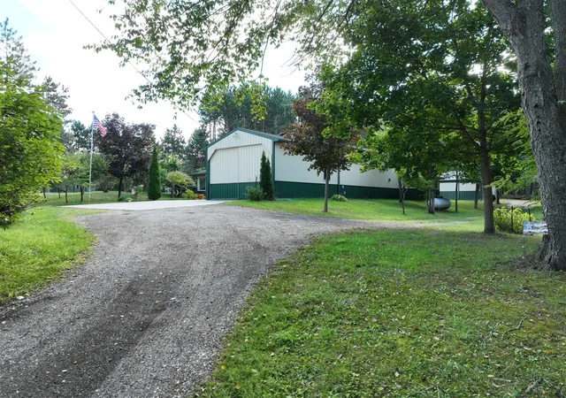 Photo 3 of Single family home for sale at 3685 Cypress Rd, Blanchard, MI 49340 | MLS# 70556205 | Listing updated on 2026-09-04