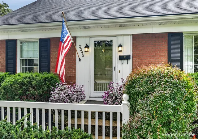 Photo 3 of Sale Pending at 2345 Rosewood Ave, Grand Rapids, MI 49506 | MLS# 70557919 | Listing updated on 2026-09-15