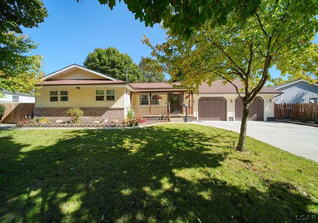 Photo 1 of Sale Pending at 837 Howell Ave, Adrian, MI 49221 | MLS# 50224022 | Listing updated on 2026-10-13