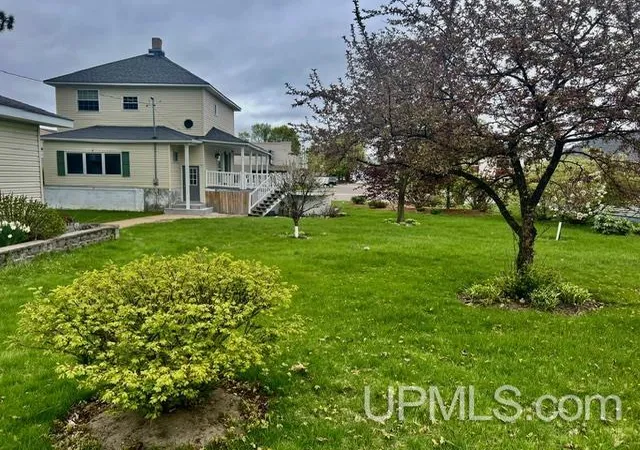 Photo 2 of Single family home for sale at 221 W Superior St, Munising, MI 49862 | MLS# 50220559 | Listing updated on 2026-09-10