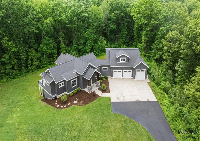 Photo 1 of Single family home for sale at 1497 10 Mile Rd, Comstock Park, MI 49321 | MLS# 70538343 | Listing updated on 2026-09-10
