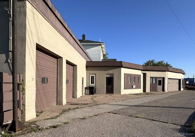 Photo 4 of Multi family home for sale at 1305 Vulcan St, Iron Mountain, MI 49801 | MLS# 50221531 | Listing updated on 2026-09-12