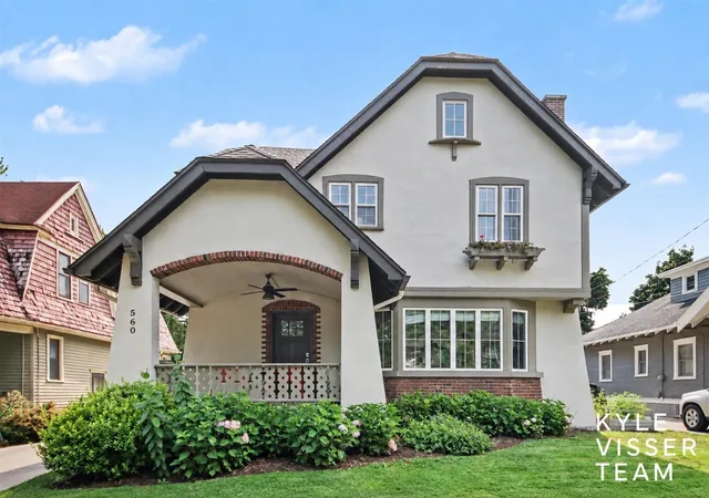 Photo 1 of Sale Pending at 560 Laurel Ave, Grand Rapids, MI 49506 | MLS# 70562880 | Listing updated on 2026-10-13
