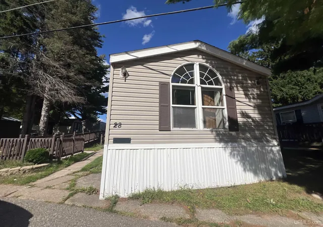 Photo 3 of Manufactured home for sale at 3000 Us 41 #28 Hwy, Marquette, MI 49855 | MLS# 50222702 | Listing updated on 2026-10-20