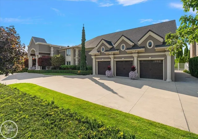 Photo 2 of Single family home for sale at 38371 Huron Pointe Dr, Harrison Township, MI 48045 | MLS# 50185325 | Listing updated on 2026-09-15