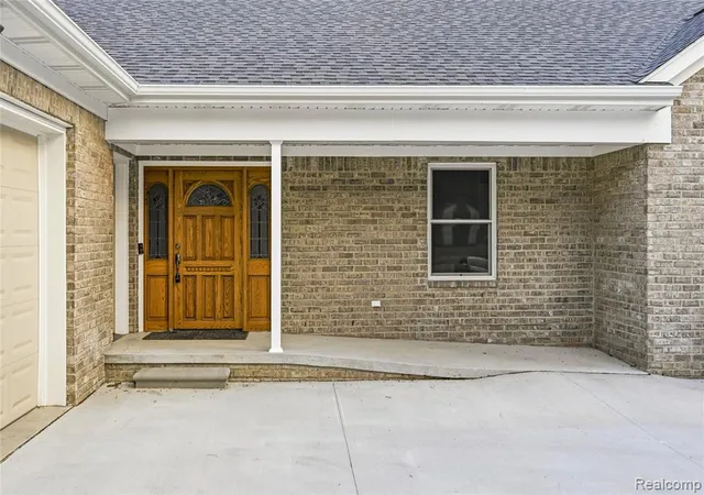 Photo 3 of Single family home for sale at 3907 Pontiac Lake Rd, Waterford, MI 48328 1255 | MLS# 61014307 | Listing updated on 2026-09-29
