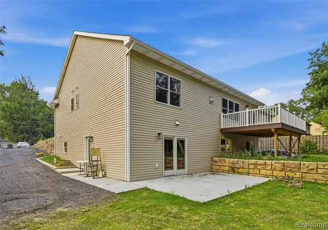 Photo 4 of Single family home for sale at 3907 Pontiac Lake Rd, Waterford, MI 48328 1255 | MLS# 61014307 | Listing updated on 2026-09-29